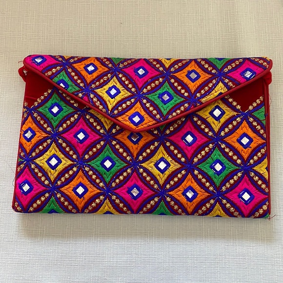 Embroidered clutch shoulder bag multicolored with sparkles 11 x 8 inches - Picture 1 of 4